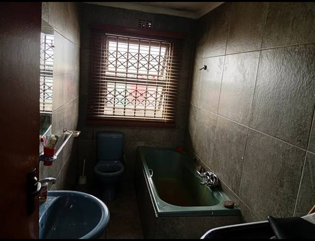 3 BEDROOM FREEHOLD FOR SALE IN ILITHA PARK